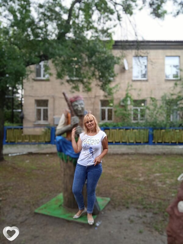 Tetiana, Радом
