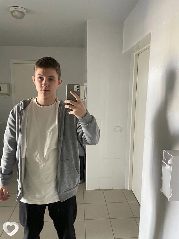 Гриша, 20, Волжском — анкета №1743335
