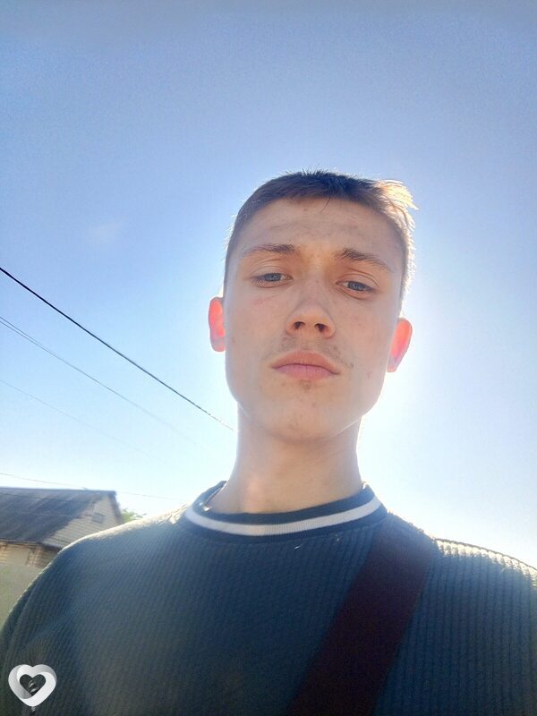 Максим, 21, Белгороде — анкета №1746321