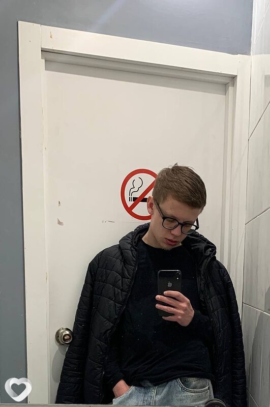 Толик, 25, Москве — анкета №1752335