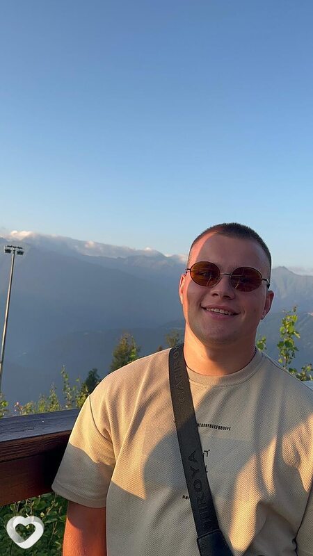 Денис, 24, Торезе — анкета №1758313