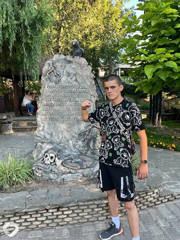 Юрий, 22, Шахтах — анкета №1759180