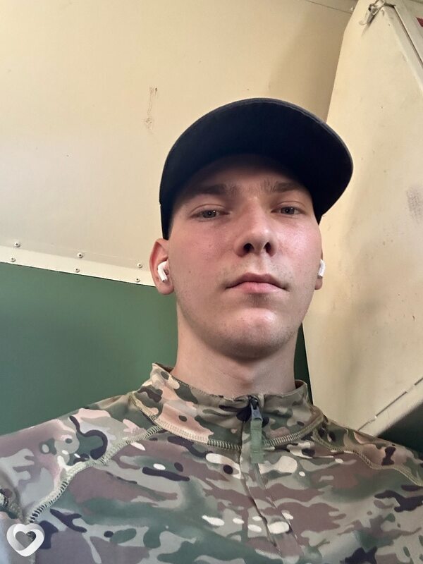 Максим, 21, Калуге — анкета №1759473