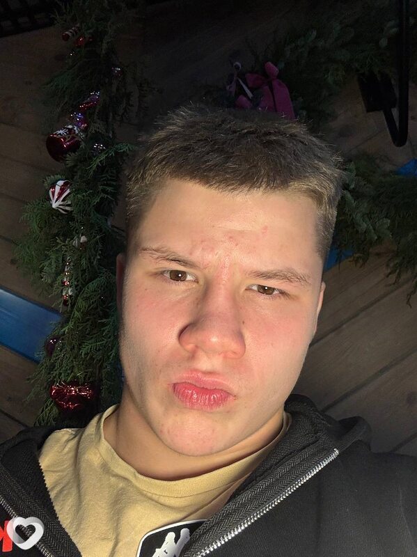 Максим, 22, Томске — анкета №1762053