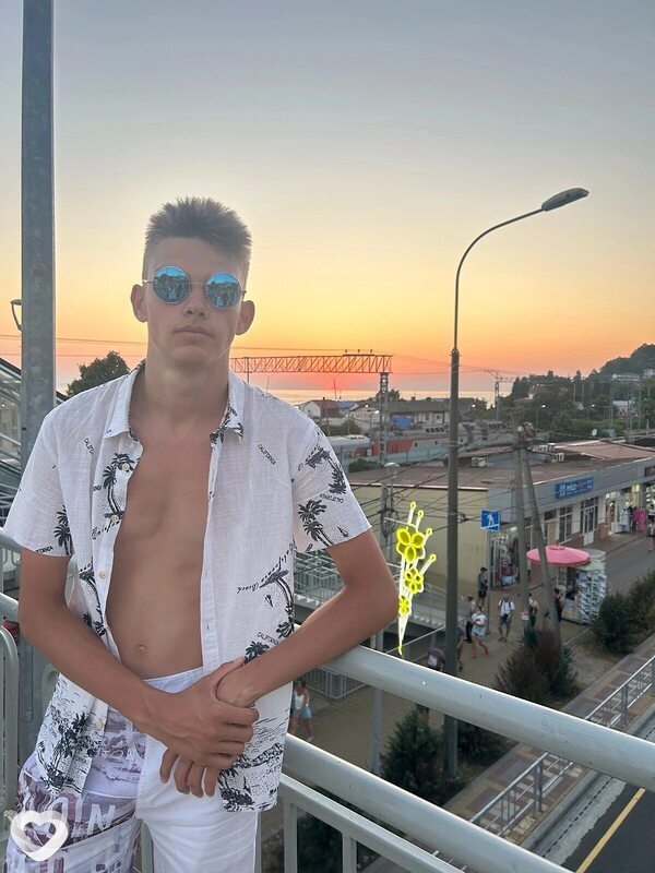 Артём, 22, Калуге — анкета №1773135