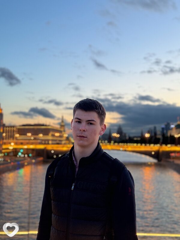 Илья, 19, Москве — анкета №1775578