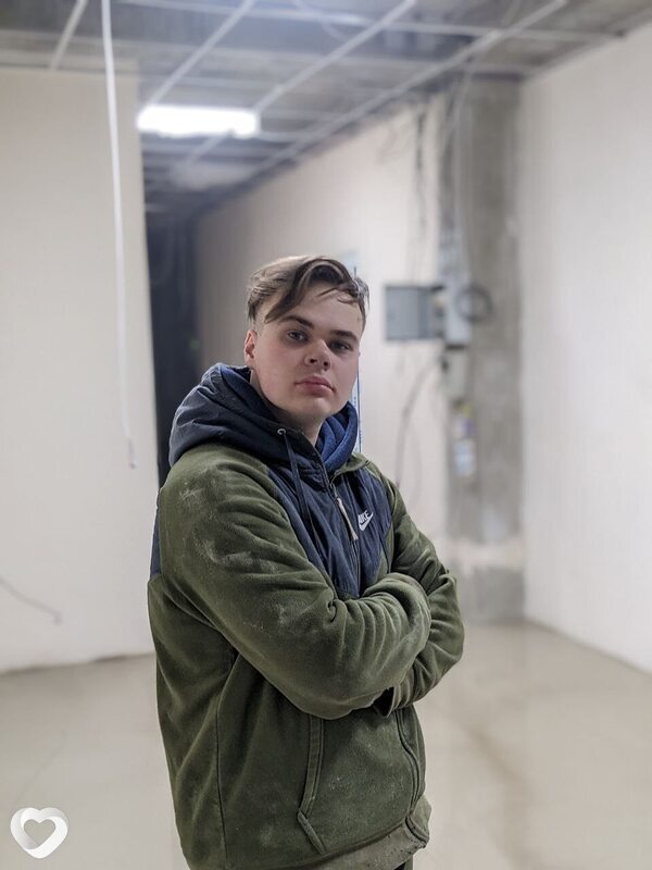 Максим, 22, Москве — анкета №1777427