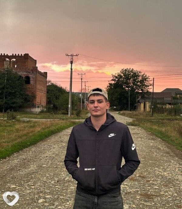 Артём, 20, Армавире — анкета №1782388