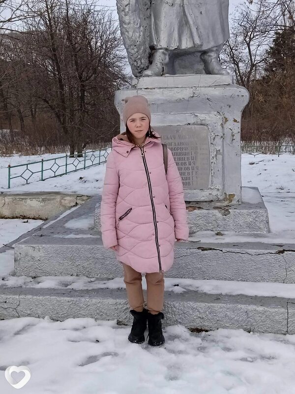 Настя, 21, Снежном — анкета №1796604