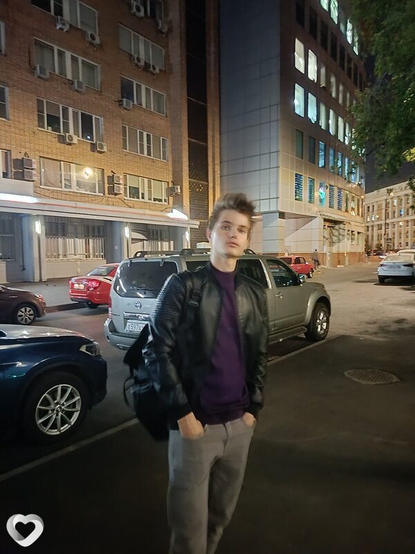 Антон, 20, Москве — анкета №1799179