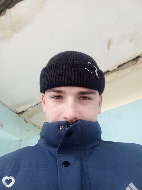 Артём, 21, Симферополе — анкета №1803525