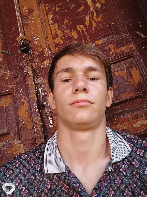 Максим, 21, Крымске — анкета №1810619