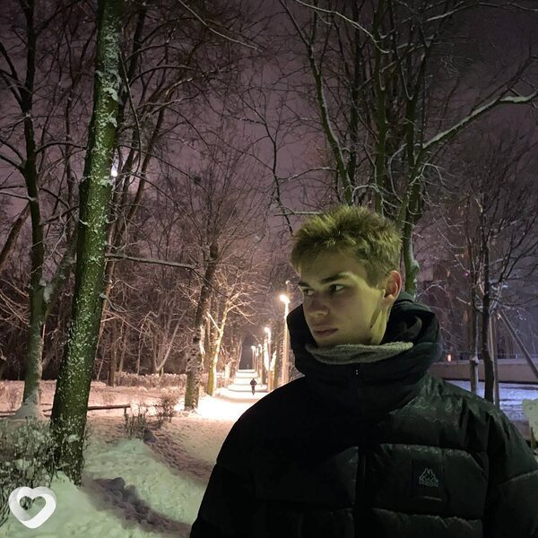 Артем, 21, Москве — анкета №1811028