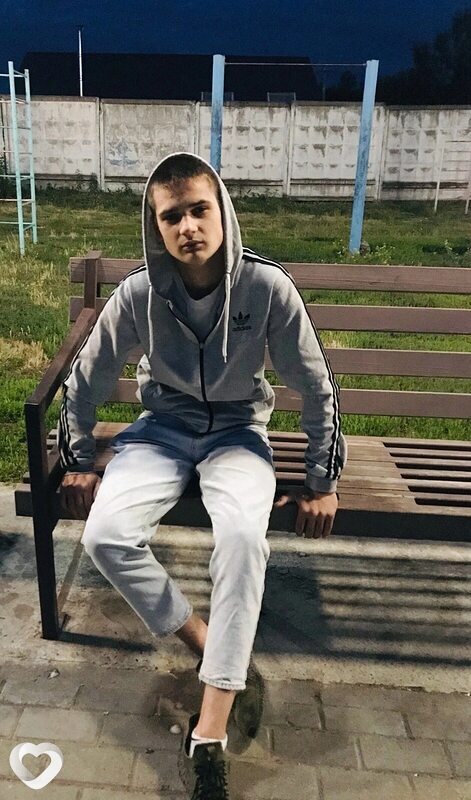 Илья, 21, Барнауле — анкета №1812283