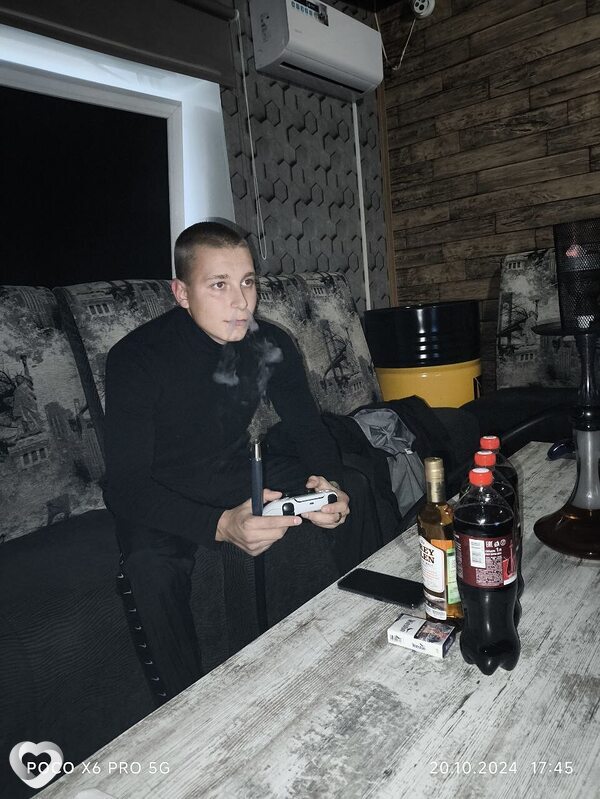 Денис, 21, Барнауле — анкета №1813463