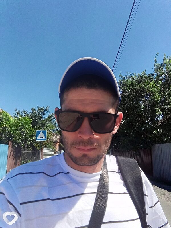 Антон, 31, Снежном — анкета №1823007