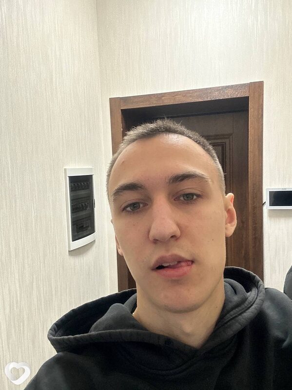 Рома, 21, Саратове — анкета №2098233