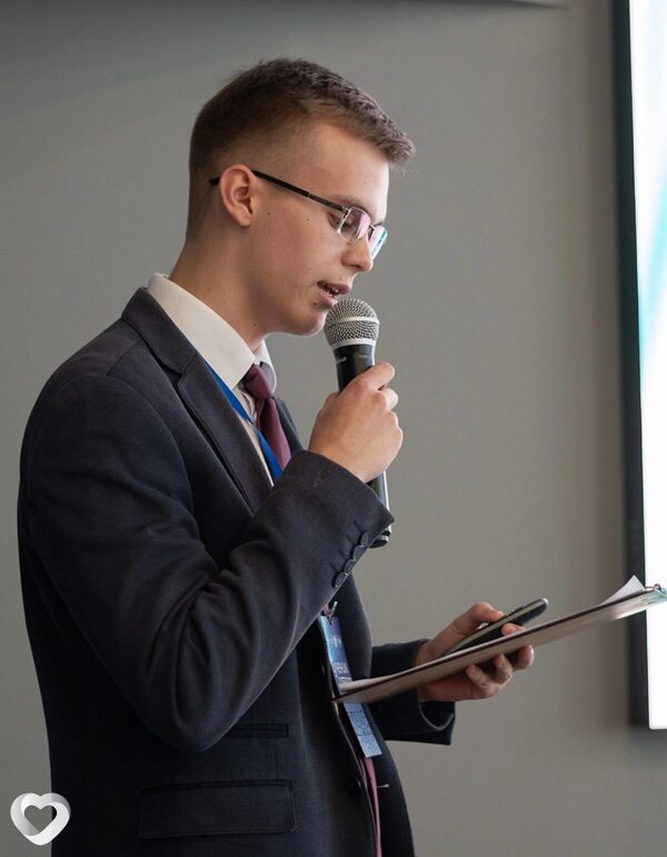 Максим, 19, Таганроге — анкета №1836727