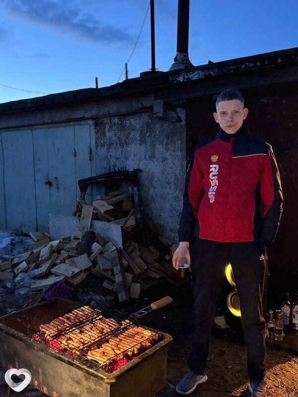 Антон, 25, Удачном — анкета №1841011