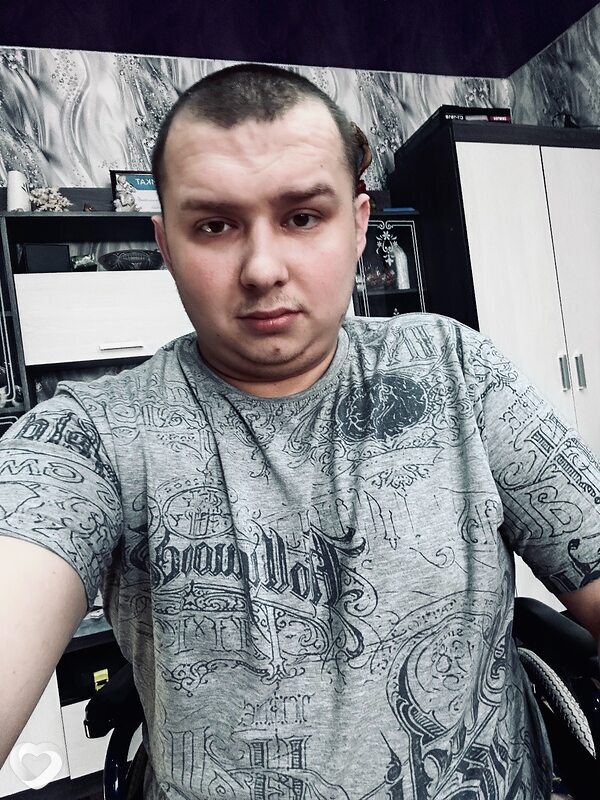 Максим, 24, Снежном — анкета №1847778