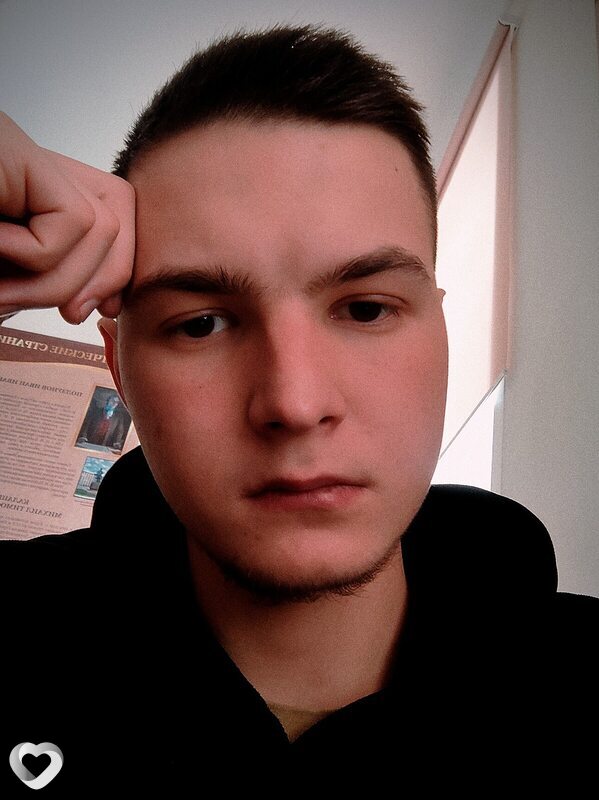 Илья, 21, Новоалтайске — анкета №2098295