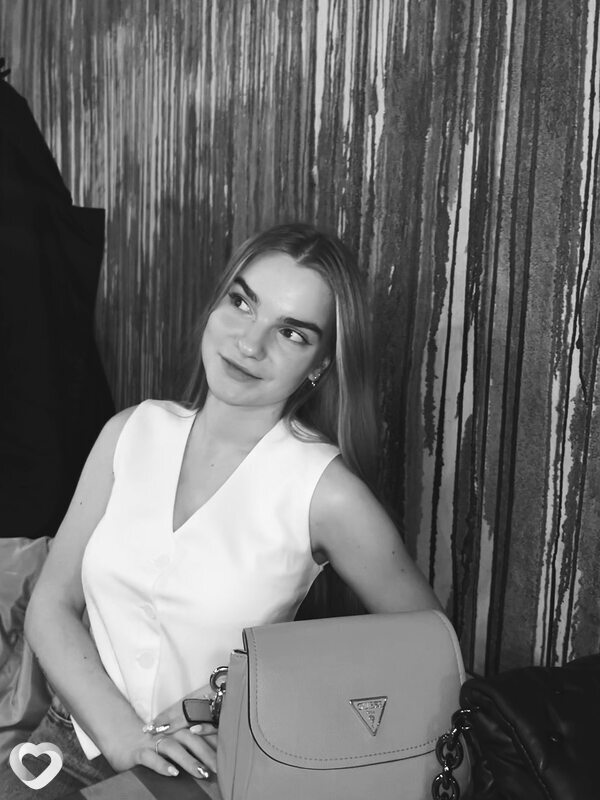 Алина, 21, Снежном — анкета №1866299
