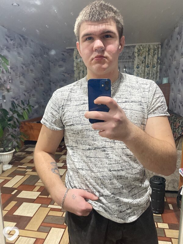 Artem, 19, Екатеринбурге — анкета №1890292