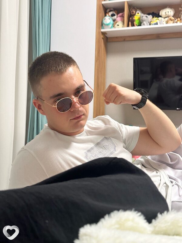 Ivan, 21, Новороссийске — анкета №1895662