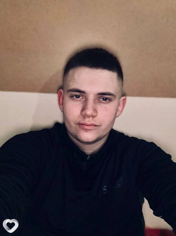 Алексей, 21, Горловке — анкета №1895821