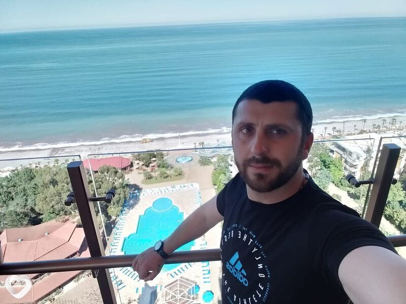 Gio, Честохова