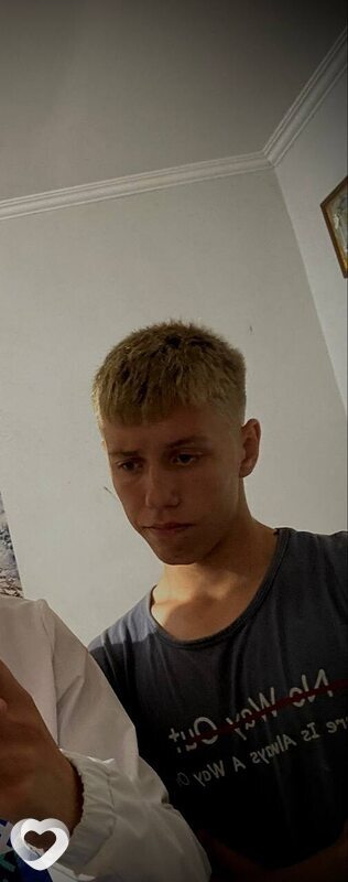 Максим, 19, Жлобине — анкета №1949003
