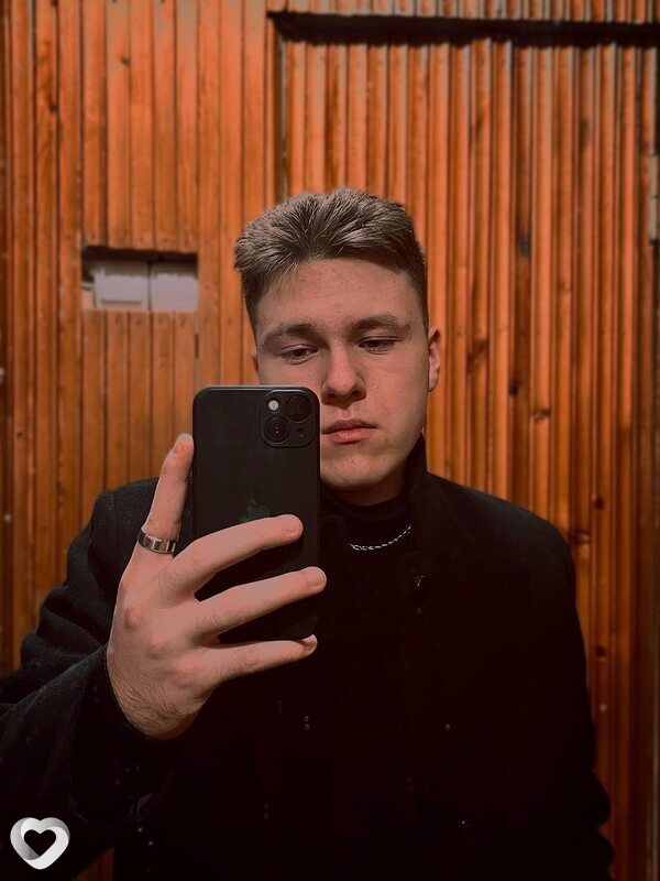 Влад, 20, Екатеринбурге — анкета №1957326