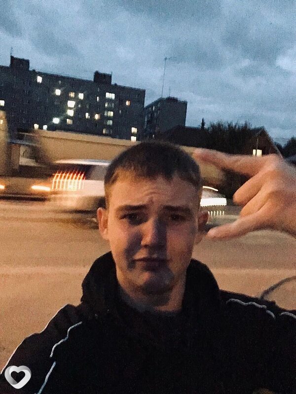 Артем, 21, Королёв — анкета №1975282
