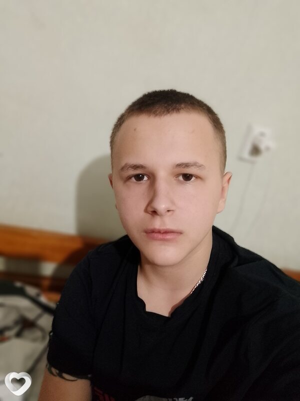 Денис, 19, Кореновске — анкета №1989660