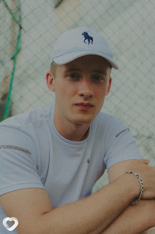 Артур, 21, Архангельске — анкета №1990059