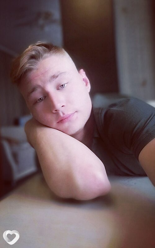 Максим, 23, Бийске — анкета №1995677