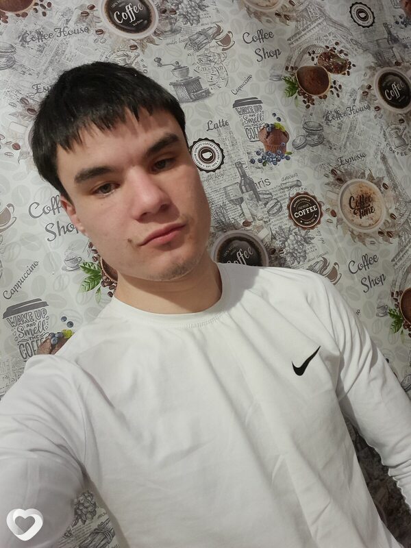 Алексей, 23, Белогорске — анкета №1995587