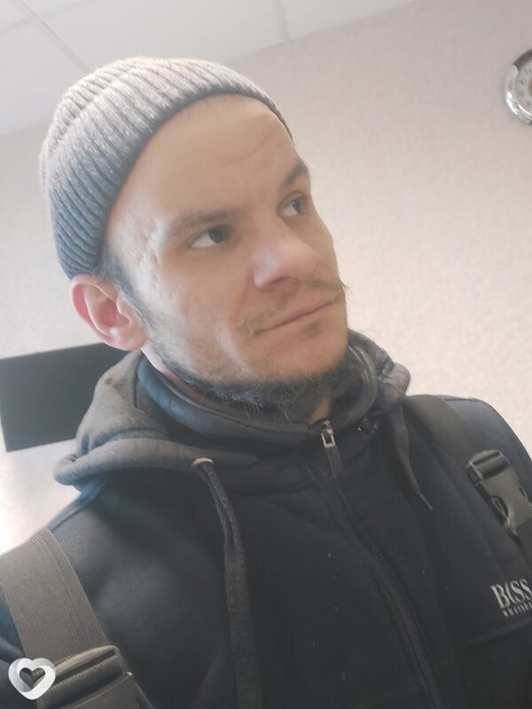 Толик, 29, Кировске — анкета №1997198