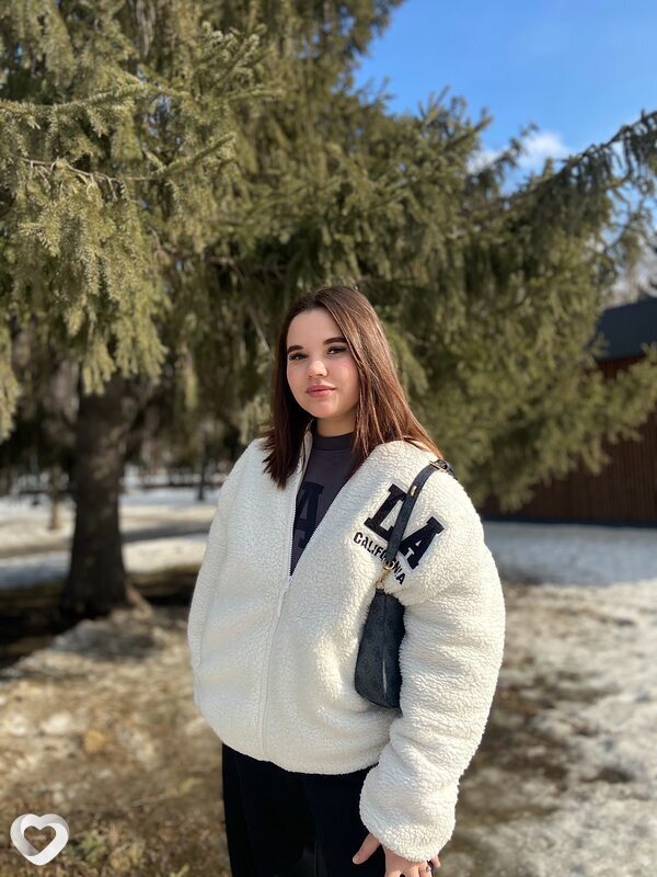 Лилиана, 19, Екатеринбурге — анкета №2004221