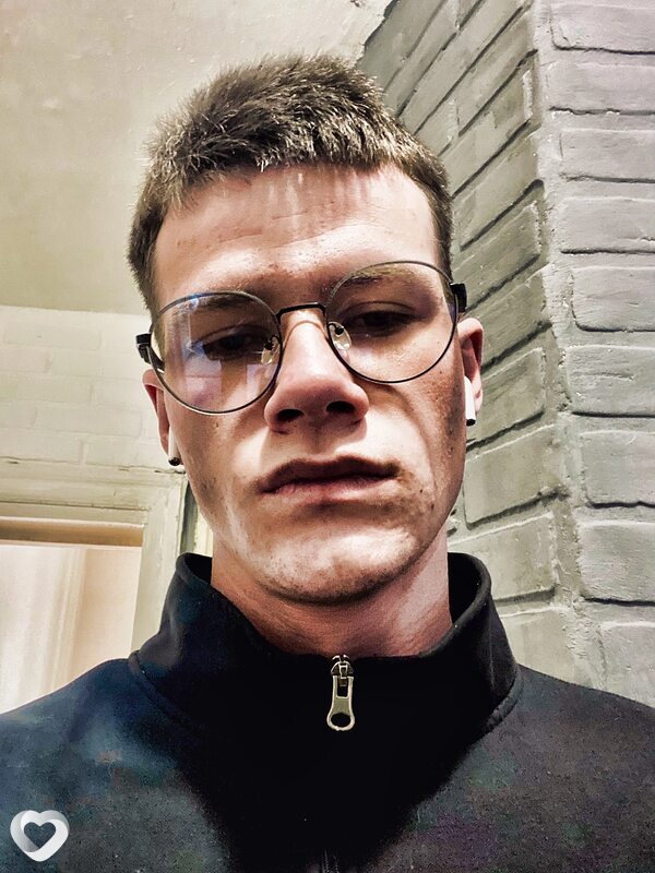 Максим, 21, Симферополе — анкета №2004961