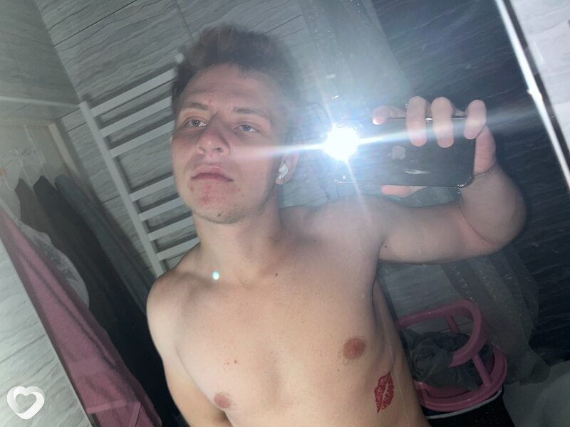 Артем, 22, Минеральных Водах — анкета №2009378