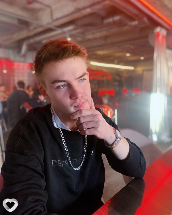 Кирилл, 21, Санкт-Петербурге — анкета №2010340