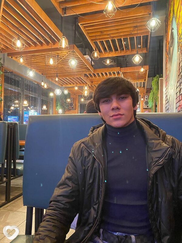 Давид, 21, Москве — анкета №2010931