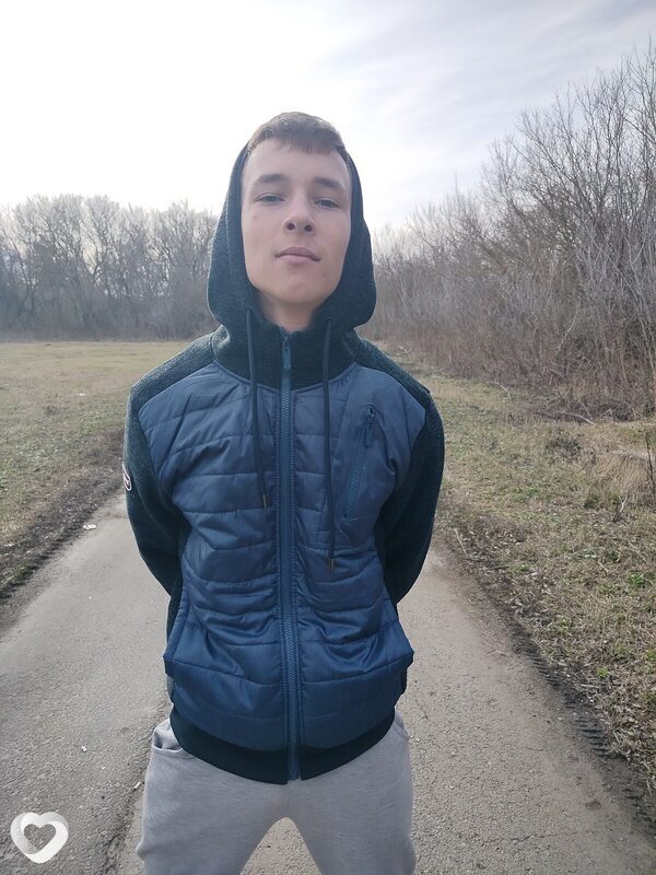 Кирилл, 21, Белгороде — анкета №2011882