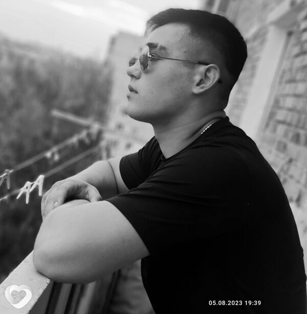 Олег, 22, Омске — анкета №2012636