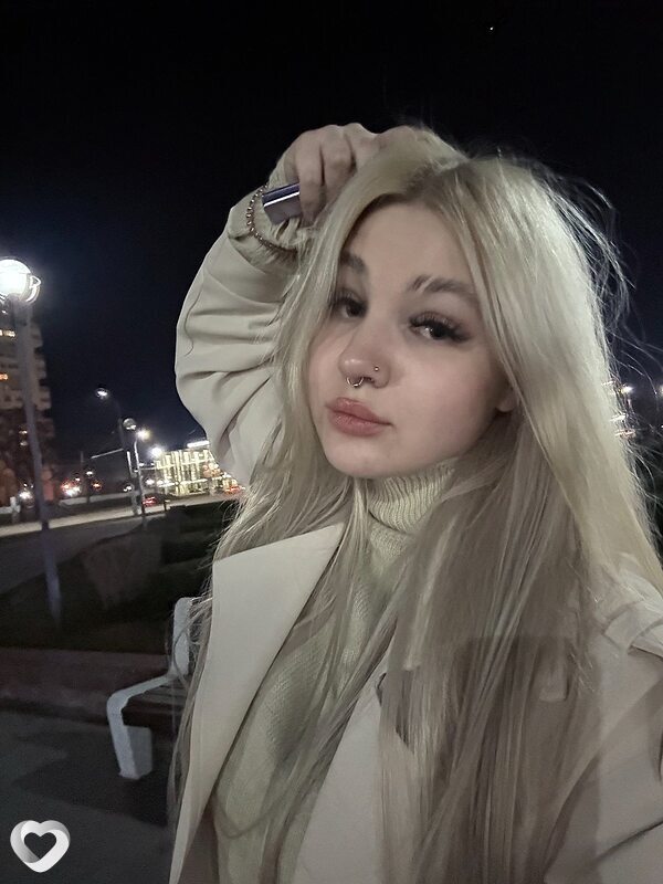 Алеся, 22, Светлогорске — анкета №2013690