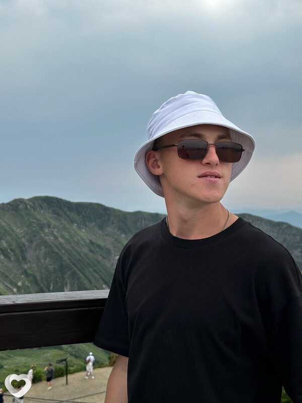 Дима, 21, Москве — анкета №2016799