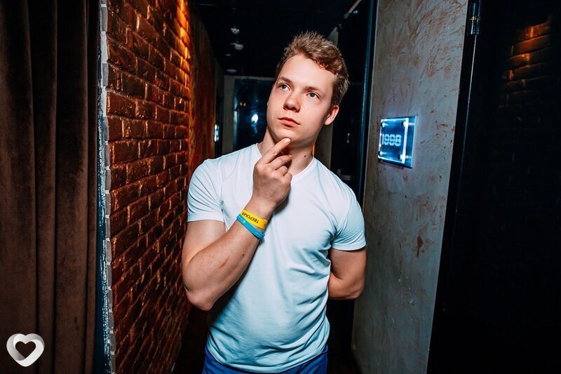 Александр, 23, Москве — анкета №2018990