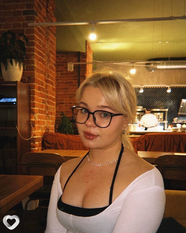 Полина, 19, Москве — анкета №2019989