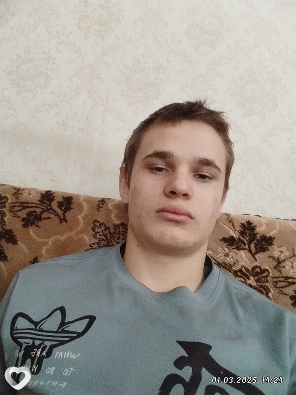 Максим, 21, Первоуральске — анкета №2020394